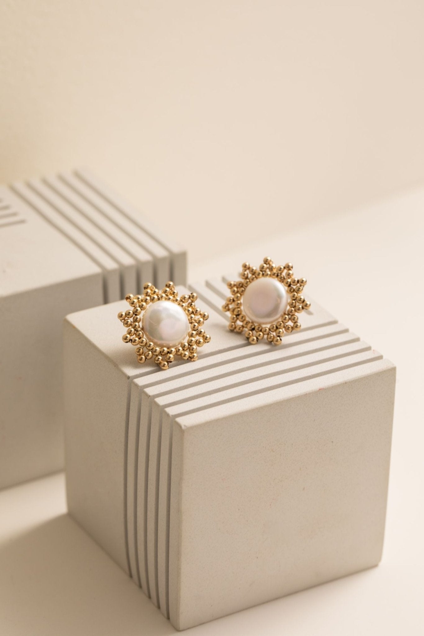 Embellished Series Small Sun Pearl Earrings - CKDZ2023019