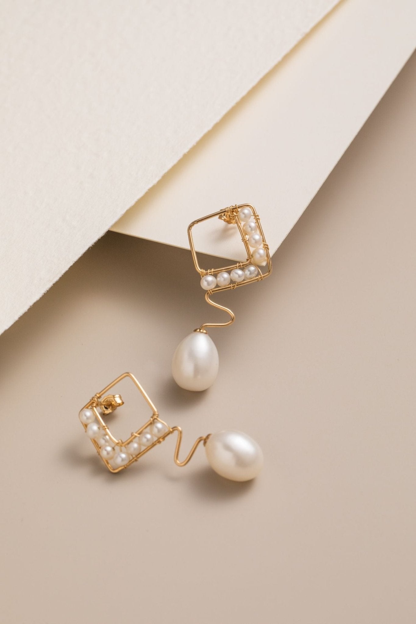 Geometric Series Wave Pearl Teardrop Earrings - CKJH2023011