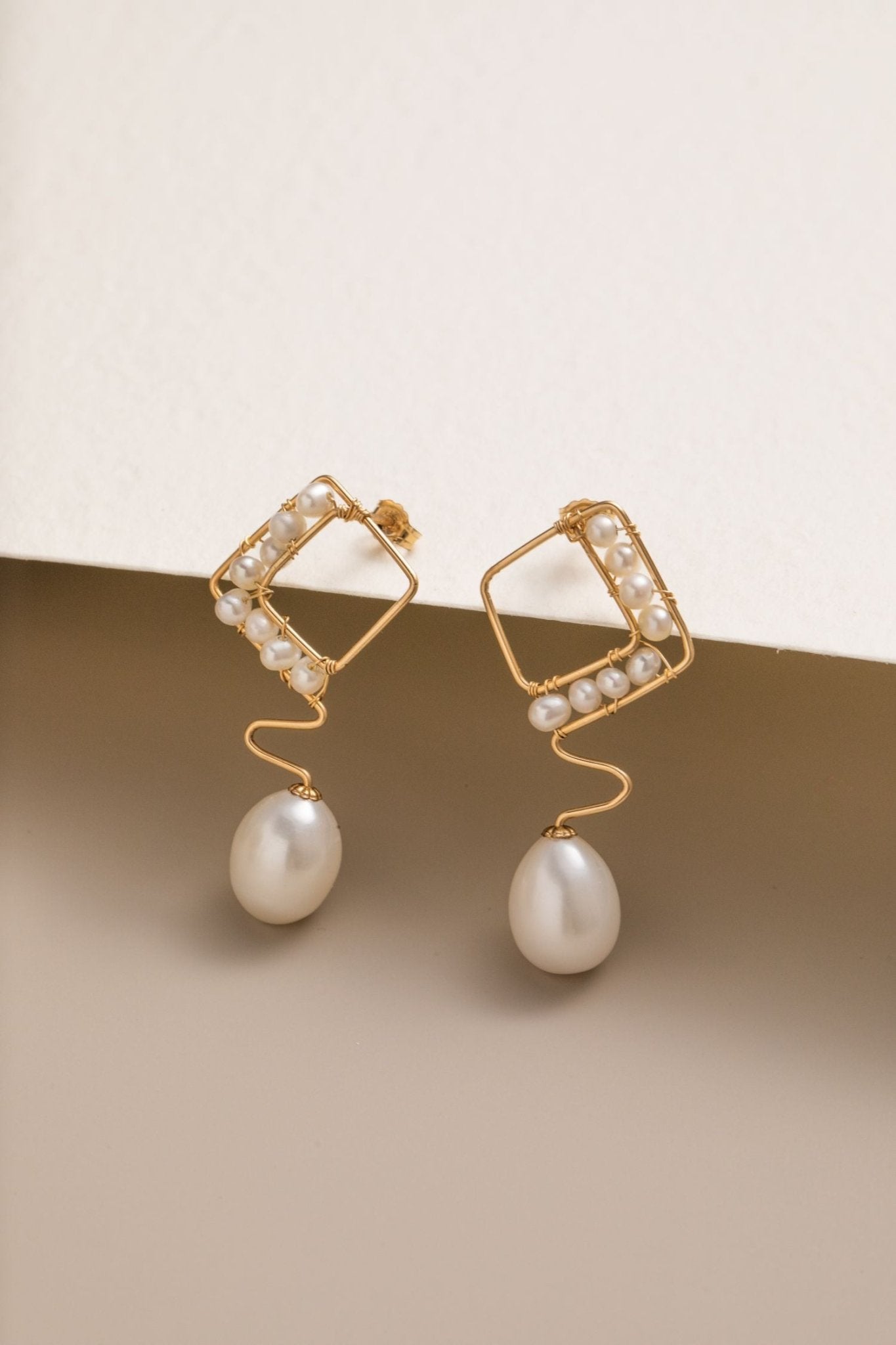 Geometric Series Wave Pearl Teardrop Earrings - CKJH2023011