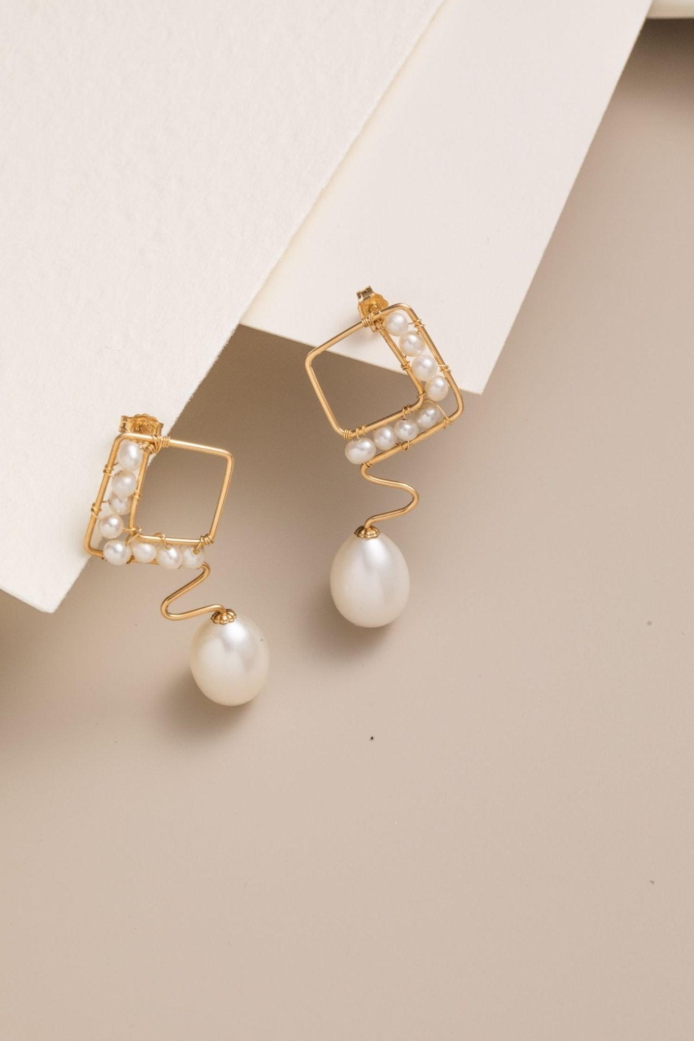 Geometric Series Wave Pearl Teardrop Earrings - CKJH2023011