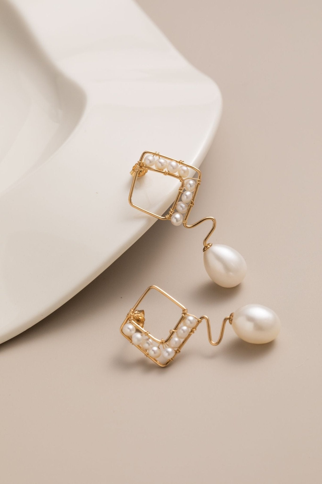 Geometric Series Wave Pearl Teardrop Earrings - CKJH2023011